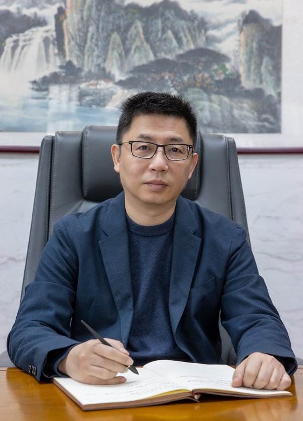 股票配资的公司有哪些 创业慧康董事长张吕峥： 在“敢为善为”中 开创事业新局面